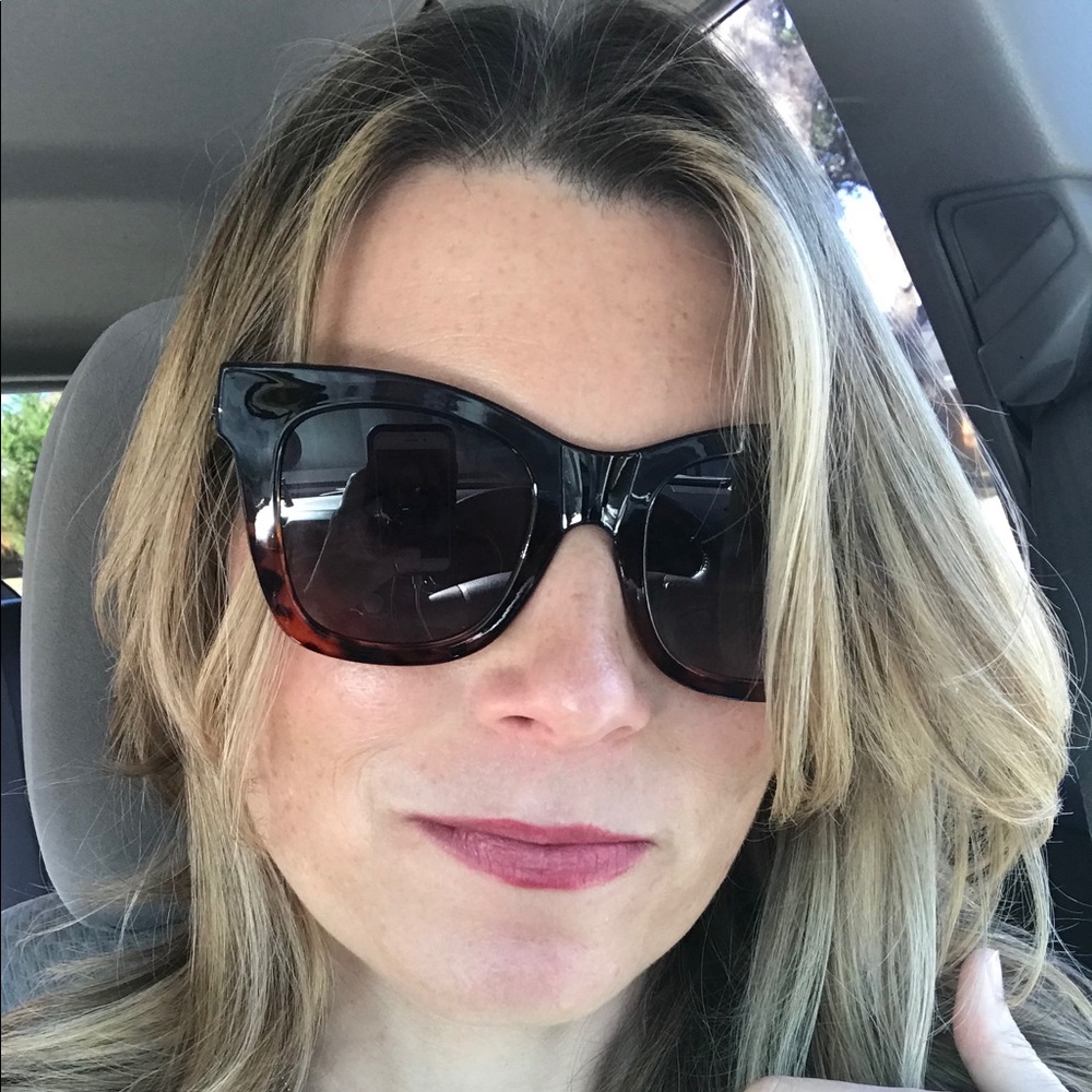 Meet your Posher, Jennifer